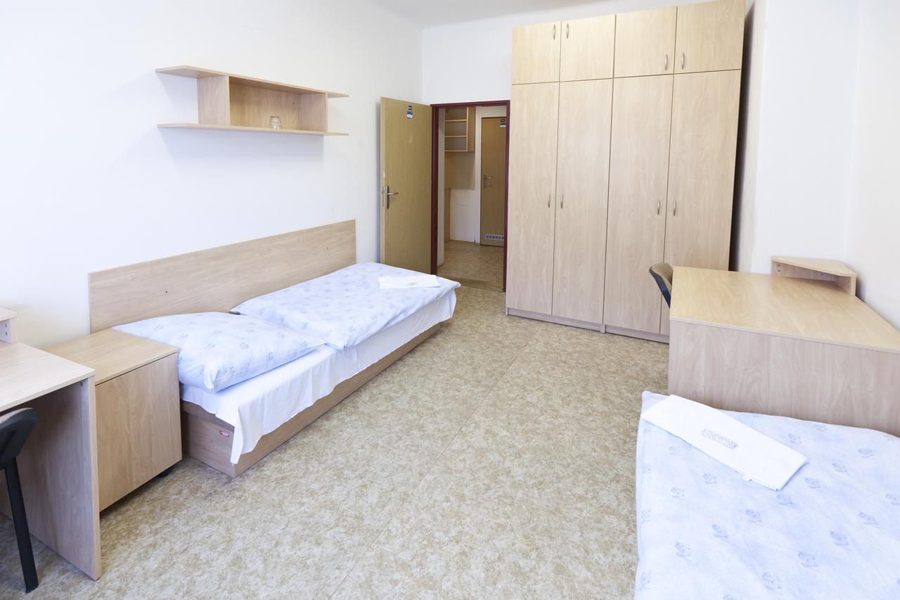 Dejvicka Hostel *